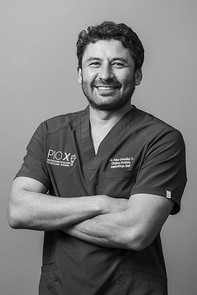 Dr. Felipe González V.